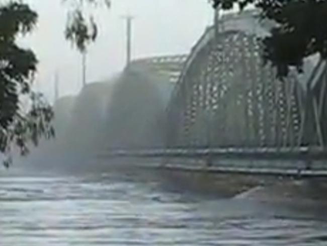 2013 Bundaberg floods, old bridge