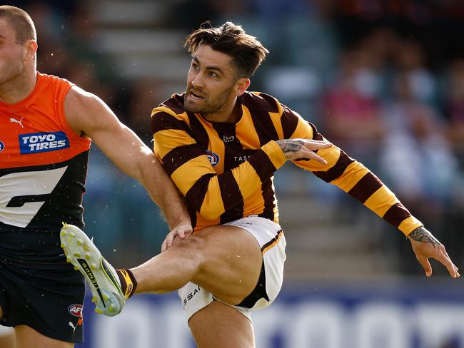 ADELAIDE, AUSTRALIA - APRIL 16: Chad Wingard of the Hawks kicks the ball during the 2023 AFL Round 05 match between the GWS Giants and the Hawthorn Hawks at Norwood Oval on April 16, 2023 in Adelaide, Australia. (Photo by Michael Willson/AFL Photos via Getty Images)