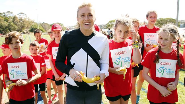 Olympic gold medallist Sally Pearson with kids from Little Athletics NSW.