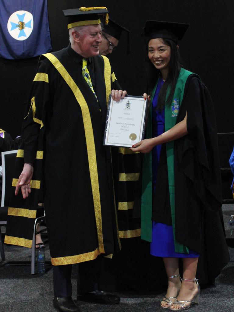 Na Chen graduated with a Bachelor of Physiotherapy (Honours) at the CQUniversity graduation ceremony in Bundaberg on December 14, 2023.