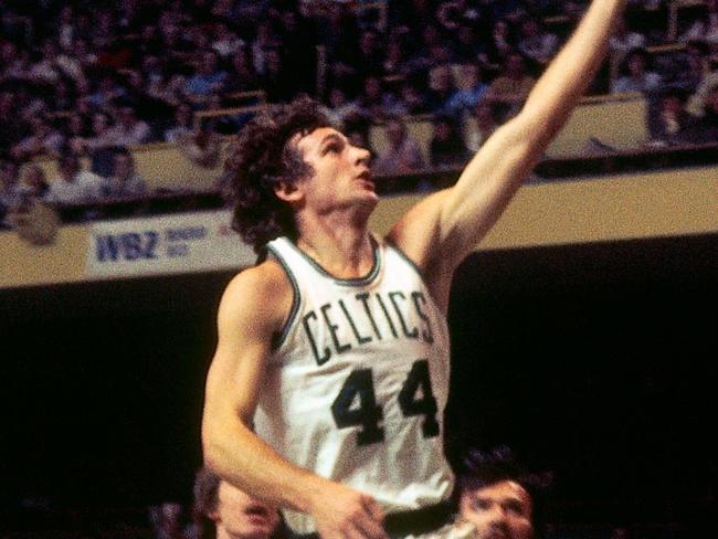 BOSTON - 1974:  Paul Westphal #44 of the Boston Celtics shoots a layup against the New York Knicks during a game played in 1974 at the Boston Garden in Boston, Massachusetts. NOTE TO USER: User expressly acknowledges and agrees that, by downloading and or using this photograph, User is consenting to the terms and conditions of the Getty Images License Agreement. Mandatory Copyright Notice: Copyright 1974 NBAE (Photo by Dick Raphael/NBAE via Getty Images)