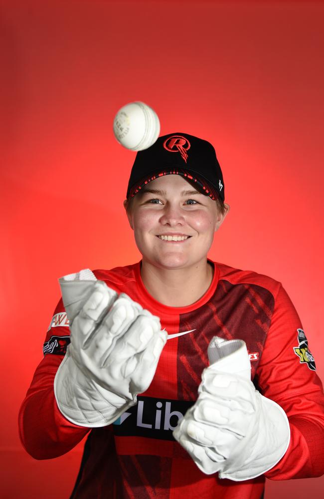 Geelong cricketer Paris Bowdler made her debut for Melbourne Renegades at the weekend.