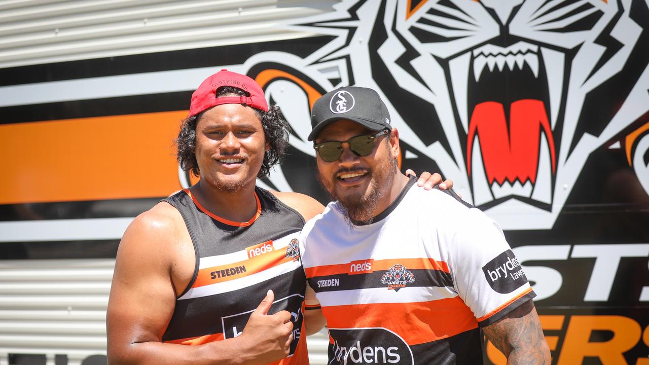 Joey Leilua (R) is keen to join his brothers Luciano in the back row.