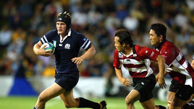 OCTOBER 12, 2003: Scotland player Simon Taylor runs with the ball during Scotland v Japan 2003 World Cup match at Dairy Farmers Stadium in Townsville, 12/10/03. Pic Bruce Long. Rugby Union A/CT