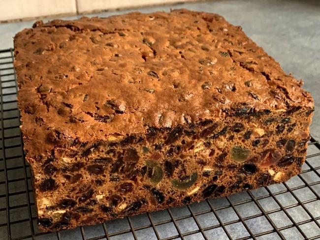 4-ingredient-baileys-condensed-milk-fruit-cake1-961132-1