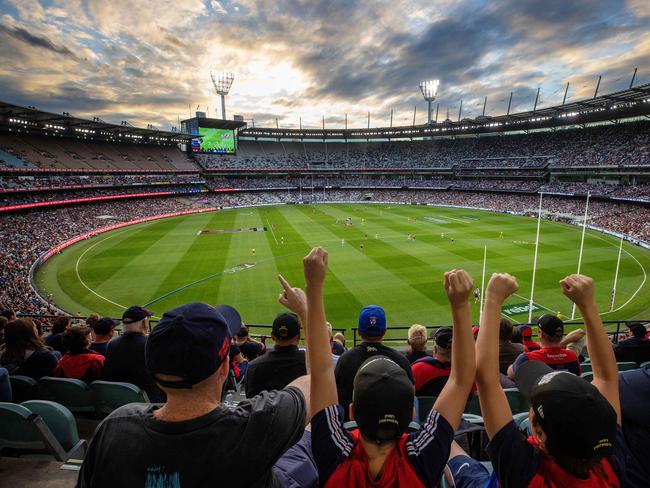 MELBOURNE, MARCH 16, 2022: Round one opening match of the 2022 AFL season - Melbourne v Western Bulldogs at the MCG. The first bounce. Picture: Mark Stewart