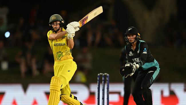 Perry survived an early LBW shout before going on to make 40. (Photo by Mike Hewitt/Getty Images)