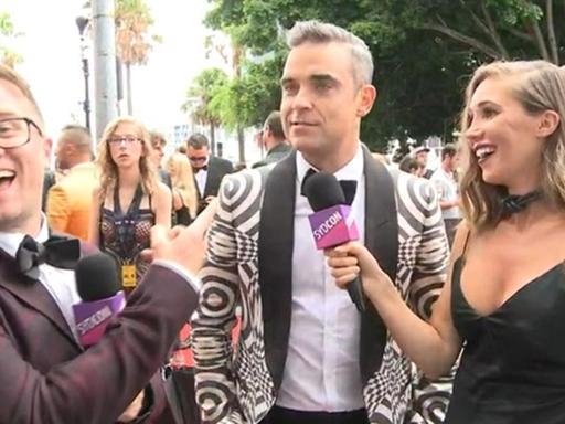 Robbie Williams wows on the red carpet at the 2016 ARIA Awards