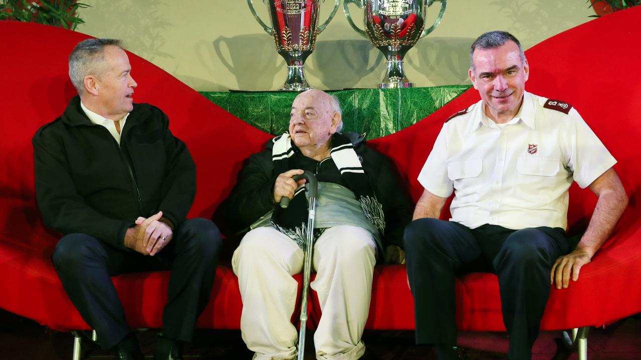 Fr Bob (C) with Bill Shorten (L) and Commanding Officer at The Salvation Army, Brendan Nottle. Picture: NCA NewsWire / David Crosling