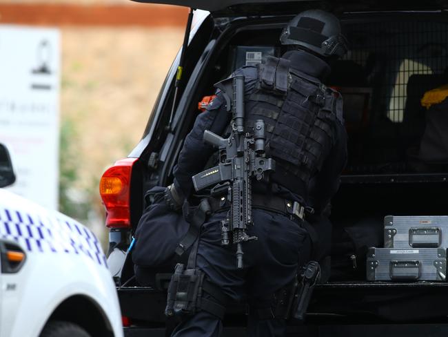 12.5.2016. Carrington St siege. A man reportedly having a weapon was taken into custody after a couple hour standoff with police officers and Star group officers.  .pic tait schmaal.