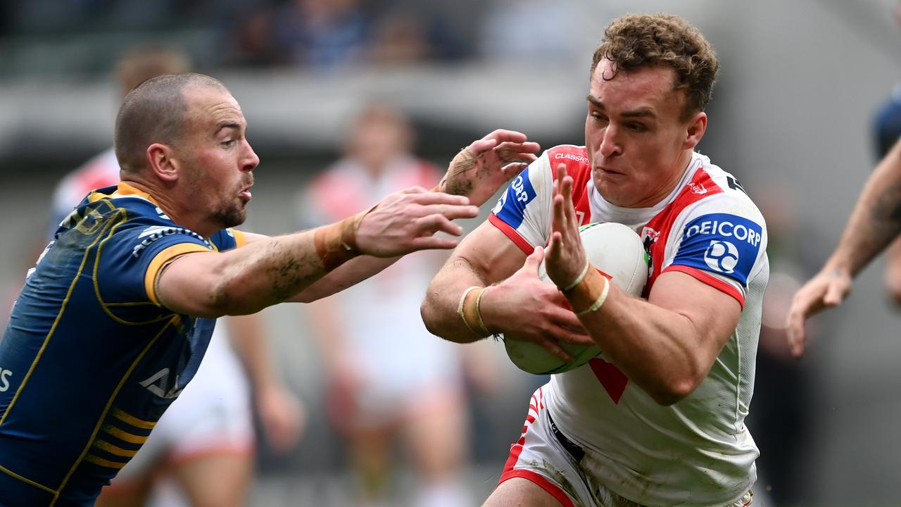 Jacob Liddle about to be stripped of the ball by Clint Gutherson. Picture: NRL Photos