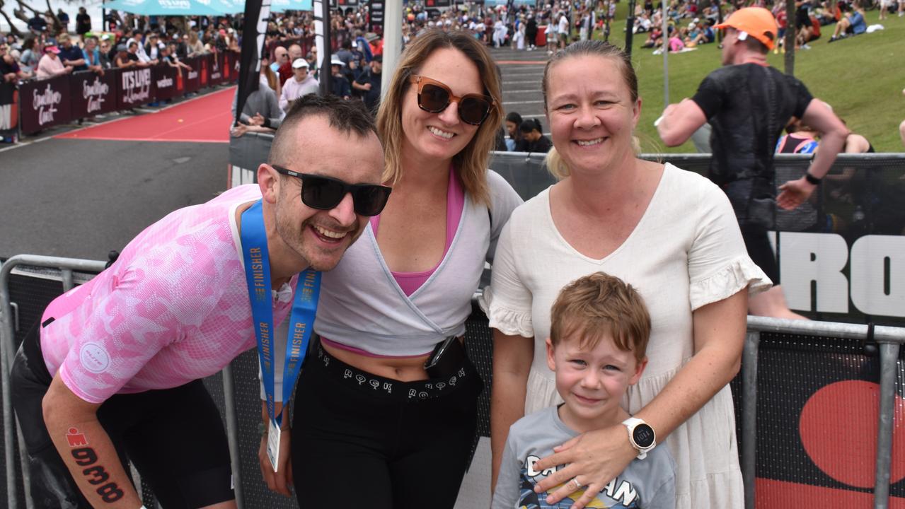 Steven McCollouch, Amy Green, Michelle Salmonsen and Charlie and Sunshine Coast Ironman 70.3 at Mooloolaba 2022.