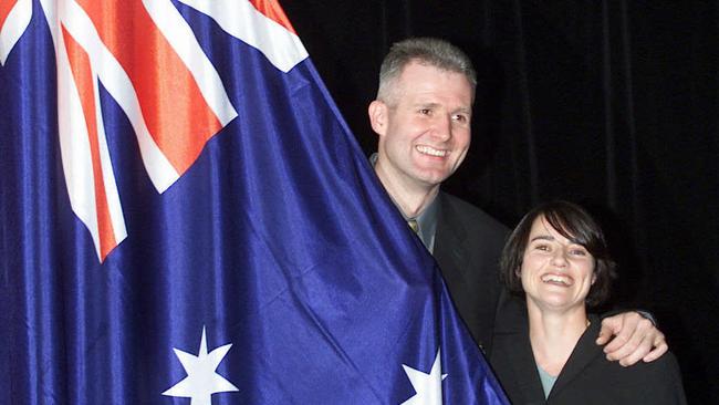 Andrew Gaze (l) with hockey star Rechelle Hawkes after the announcement that he would carry the flag in 2000.