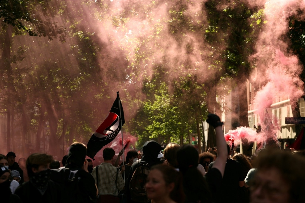 Masked protesters attack Socialists at France May Day rally