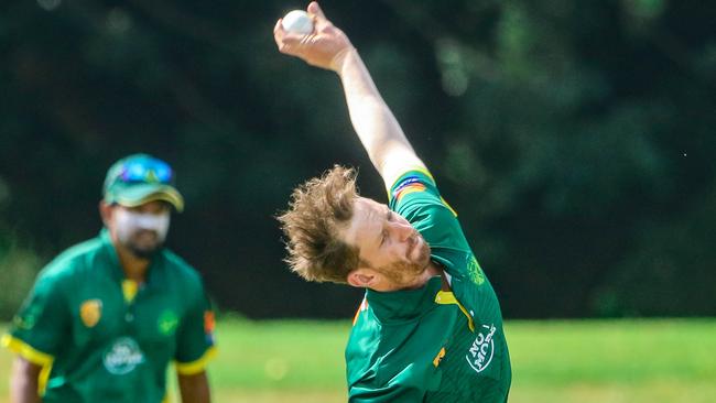 Blade Baxter bowling in the Darwin Premier Grade.