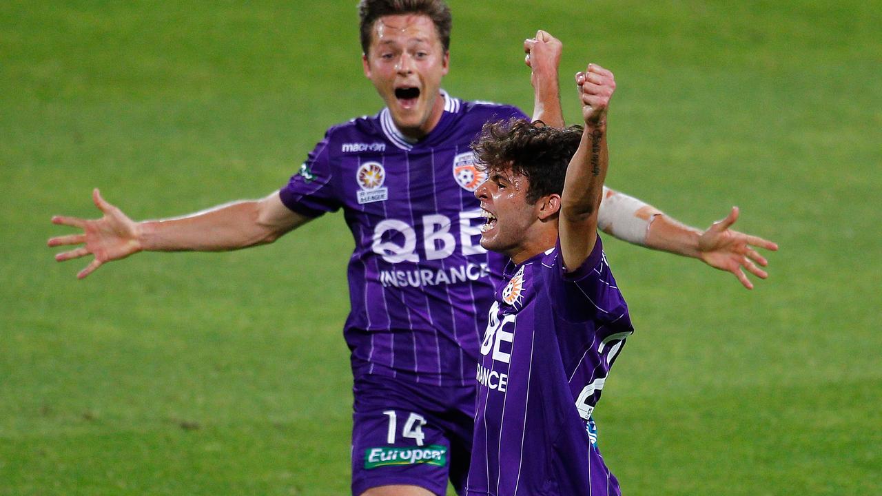 PERTH, AUSTRALIA - DECEMBER 20: Daniel De Silva of the Glory celebrates after scoring a goal during the round 12 A-League match between Perth Glory and Central Coast Mariners at nib Stadium on December 20, 2014 in Perth, Australia. (Photo by Will Russell/Getty Images)