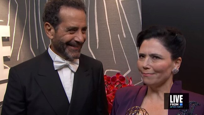 Alex Borstein's backstage Emmys interview was uncomfortable from start to finish.