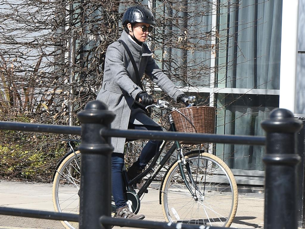 Pippa Middleton steps out in Chelsea for the first time since her father-in-law was charged in France with alleged rape of 15-year-old girl. Photo credit: Neil Warner/MEGA