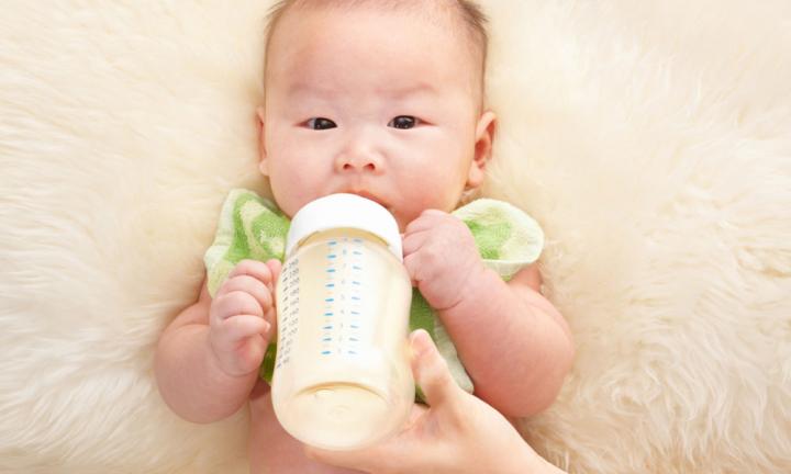 What to expect when choosing baby formula and bottle feeding for