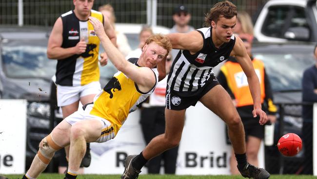 EFL: Tom Smith of Surrey Park keeps his feet. Photo: Hamish Blair