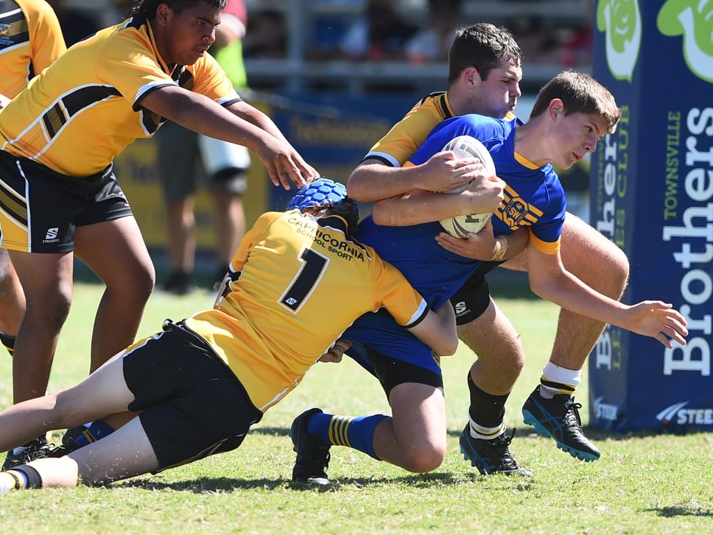 Boys Rugby League State Championship held at Northern Division, Brothers Leagues ground, Townsville. 14-15 years. Capricornia (gold) v South West (blue). Nate Freeman of St John's School, Roma.