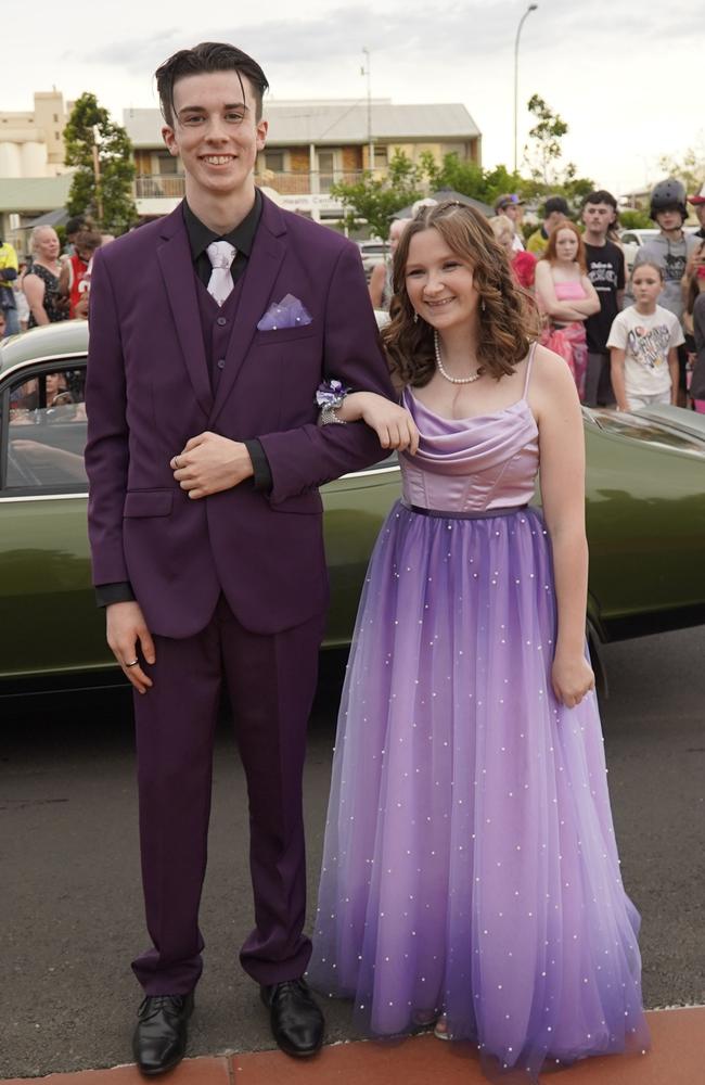 Bethany Mendes and Sam Bartlett-Kennedy arriving at the 2023 Kingaroy State High School formal.