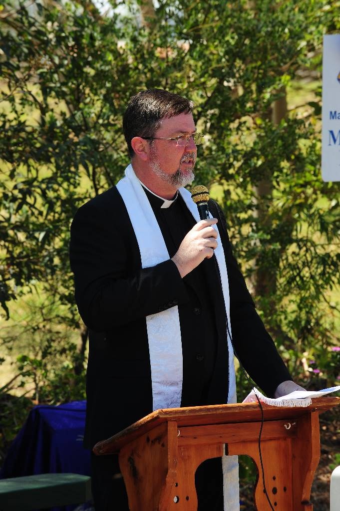 The Very Rev Donald Kirk delivers the address at the Cowper bus crash 20th anniversary.