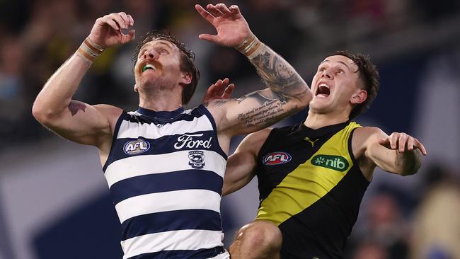 MELBOURNE. 12/05/2023. AFL. Richmond vs Geelong at the MCG. Richmonds Rhyan Mansell tries to mark over Zach Tuohy of the Cats . Pic: Michael Klein