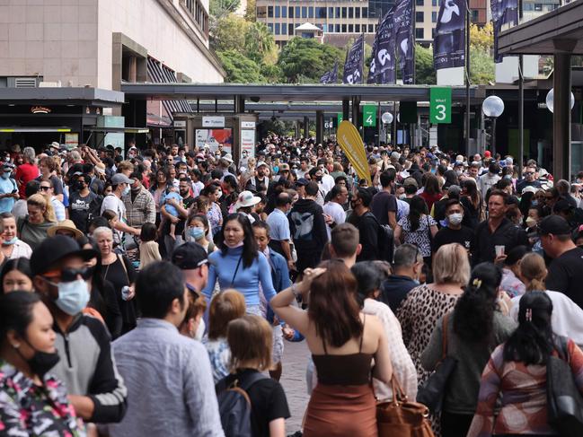 Long lines for the Manly Ferry mingle with crowds at Circular Quay on Sunday morning. Picture: David Swift