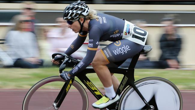 Annette Edmondson during the women's 1000m handicap during the Latrobe Carnival. Picture Chris Kidd