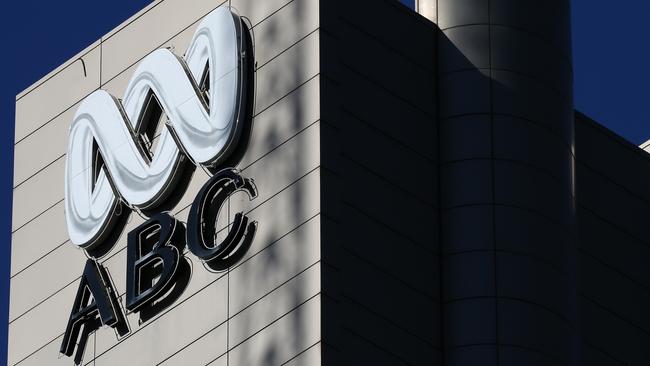 Emails sent between staff at the ABC’s 7.30 will be released to Peter V’landys, as the racing boss sues to the company and journalist Caro Meldrum-Hanna for defamation.