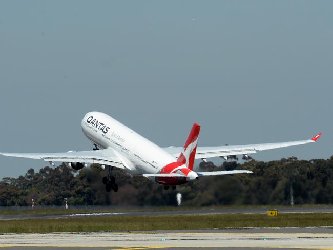 MELBOURNE, AUSTRALIA - NewsWire Photos NOVEMBER 22, 2021: The first post-COVID QANTAS international flight from Melbourne takes off for Singapore. Picture: NCA NewsWire / Andrew Henshaw