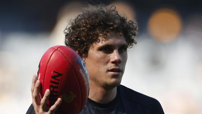 MELBOURNE, AUSTRALIA - AUGUST 11: Charlie Curnow of the Blues warms up before the round 22 AFL match between Carlton Blues and Hawthorn Hawks at Melbourne Cricket Ground, on August 11, 2024, in Melbourne, Australia. (Photo by Daniel Pockett/Getty Images)