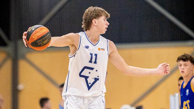 Victorian Country's Cooper Duff-Tytler in action during their tournament opener against the ACT at the under-18 national championships. Picture: Taylor Earnshaw Photography