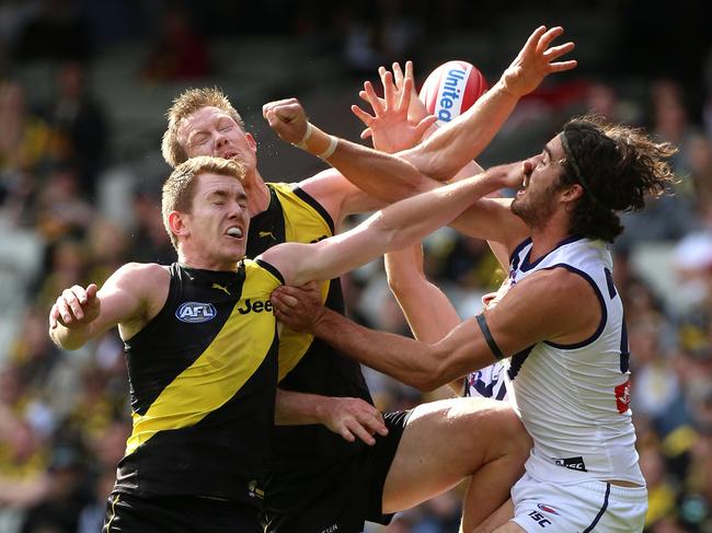 (Left - right) Jacob Townsend of the Tigers, Jack Riewoldt of the Tigers and Alex Pearce of the Dockers contest the ball during the Round 7 AFL match between the Richmond Tigers and the Fremantle Dockers at the MCG in Melbourne, Sunday, May 6, 2018. (AAP Image/Hamish Blair) NO ARCHIVING, EDITORIAL USE ONLY