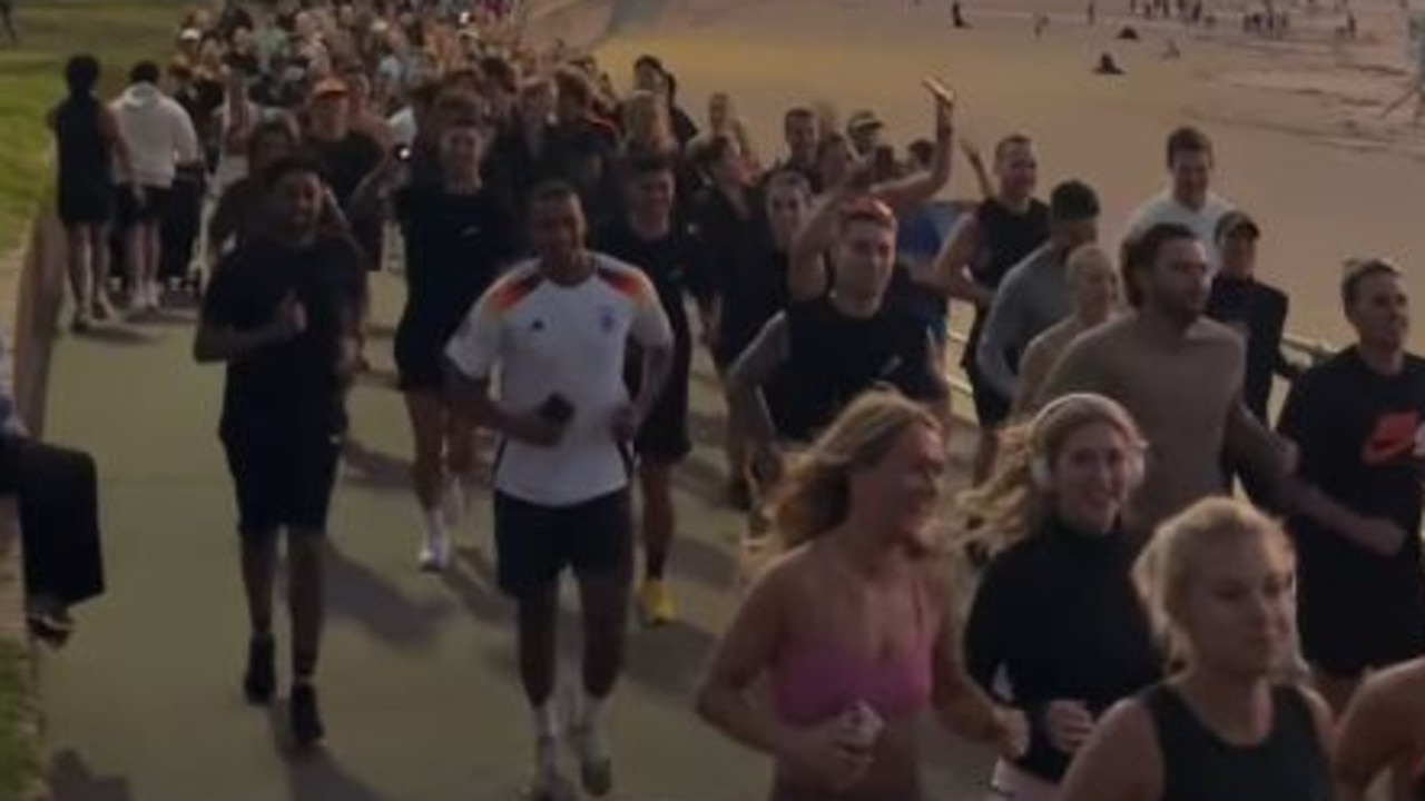 ‘I hate all of you’: Bondi clip divides Aussies