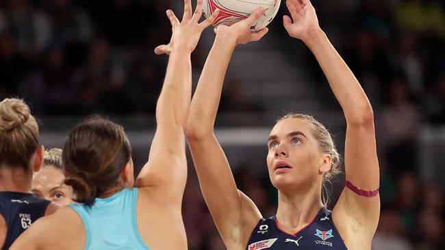 MELBOURNE, AUSTRALIA - JUNE 10: Kiera Austin of the Vixens  shoots during the round nine Super Netball match between Melbourne Vixens and Melbourne Mavericks at John Cain Arena, on June 10, 2024, in Melbourne, Australia. (Photo by Kelly Defina/Getty Images)