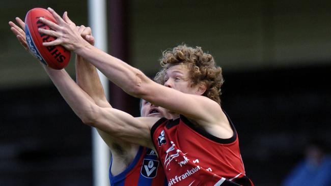 Peder Whelan playing for Frankston Dolphins in the VFL.