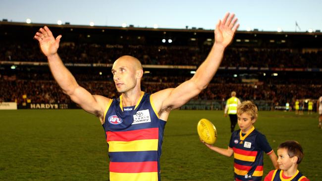 Tyson Edwards farewells Crows fans at AAMI Stadium after his 321st game.