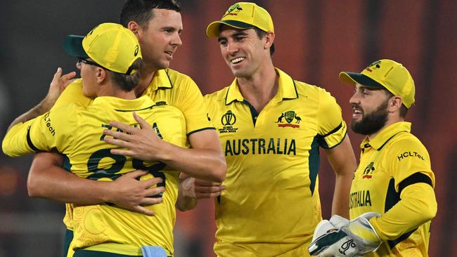 Australia's captain Pat Cummins (2R) celebrates with teammates after their win at the end of the 2023 ICC Men's Cricket World Cup one-day international (ODI) match against England at the Narendra Modi Stadium in Ahmedabad on November 4, 2023. (Photo by Money SHARMA / AFP) / -- IMAGE RESTRICTED TO EDITORIAL USE - STRICTLY NO COMMERCIAL USE --