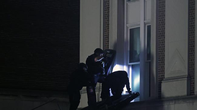 NYPD officers in riot gear break into Hamilton Hall. Picture: AFP