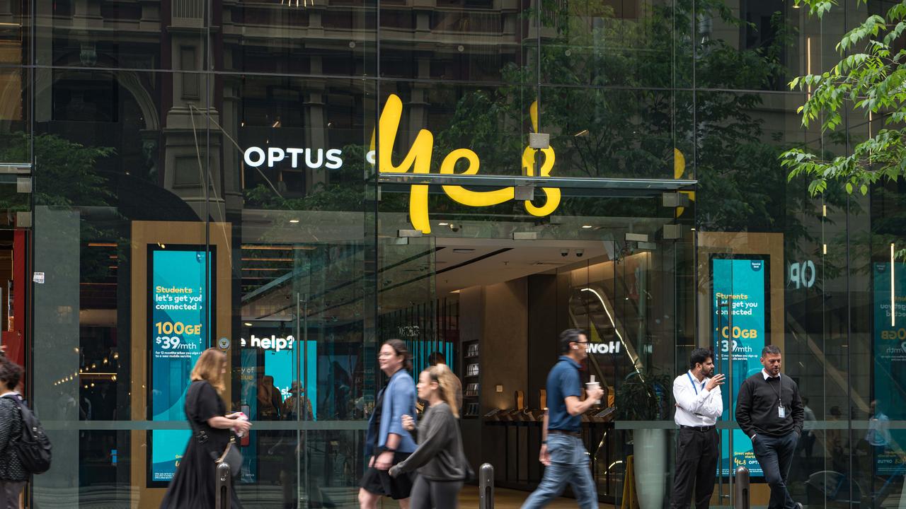 Optus announced it will compensate customers with extra data. Picture: NCA NewsWire / Flavio Brancaleone