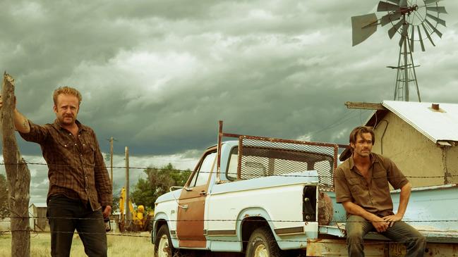 Ben Foster and Chris Pine as outlaw brothers Tanner and Toby Howard.