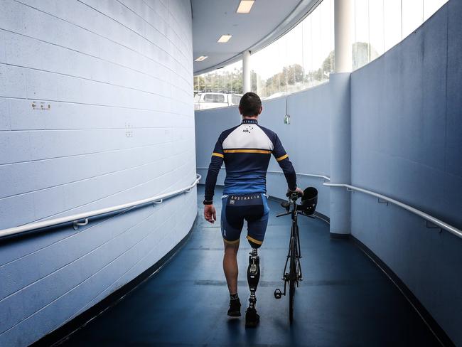 Hicks arrives at the Adelaide Superdrome during 2020 to train ahead of the Tokyo Paralympics. Picture: Sarah Reed