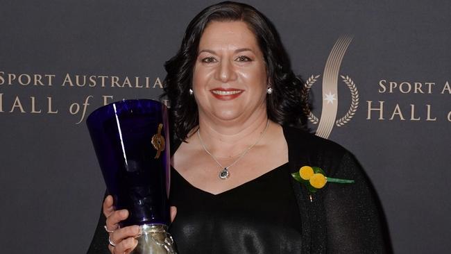 Louise Sauvage poses with her award after receiving Legend status during the Sport Australia Hall of Fame Induction.