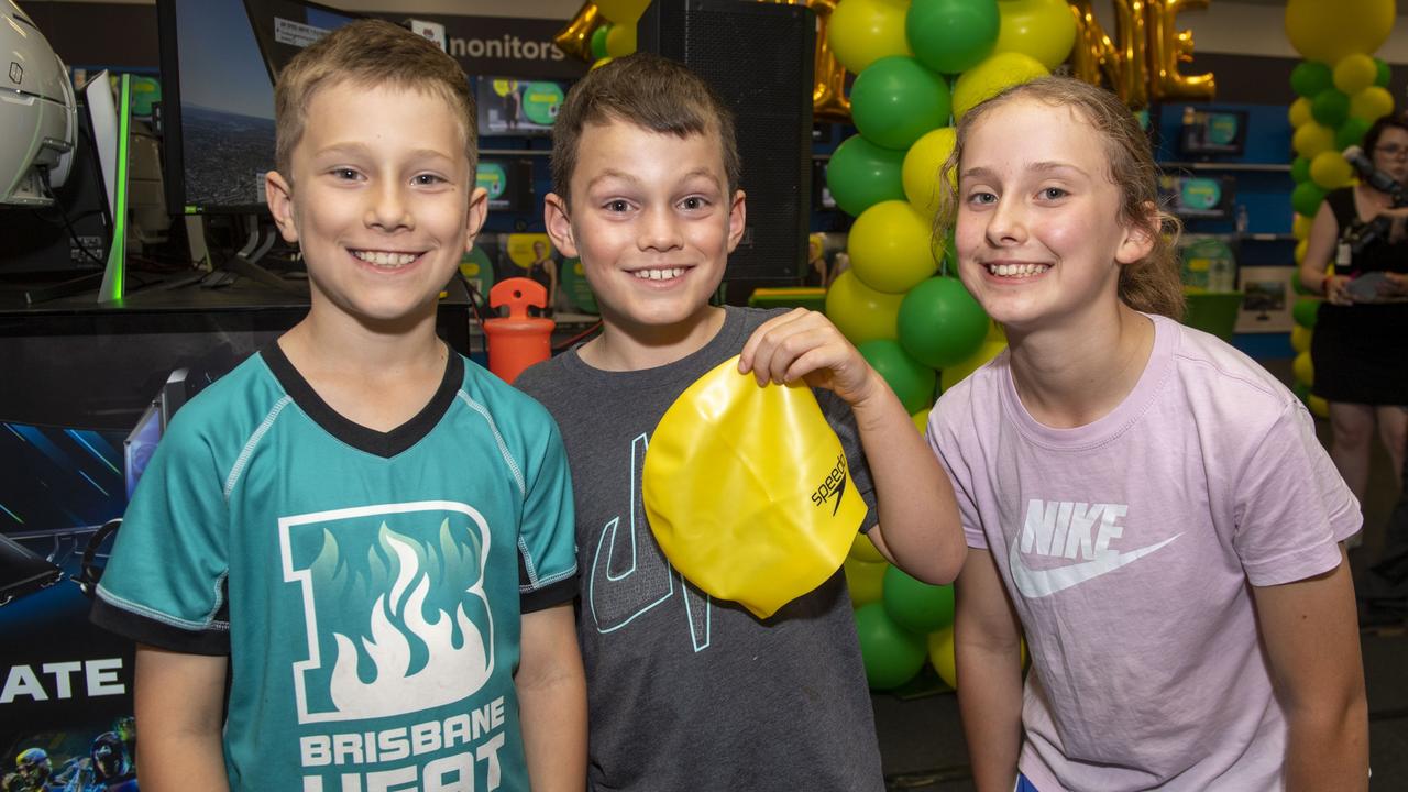 (from left) Christian Schultz, Sam Leslie and Lara Schultz. Fans meet Harvey Norman Brand Ambassador and Olympic Gold Medalist Ariarne Titmus. Saturday, November 20, 2021. Picture: Nev Madsen.