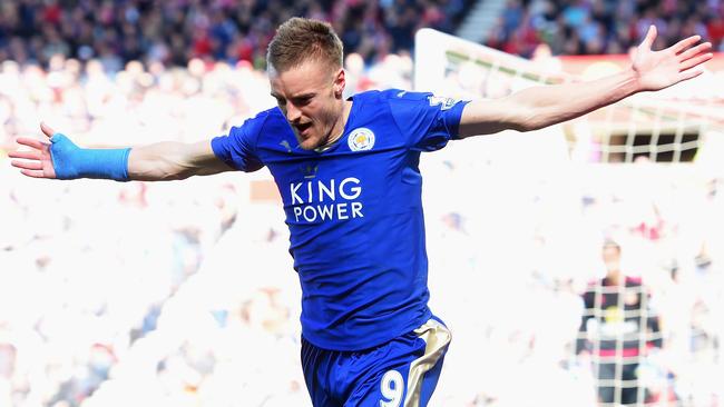 SUNDERLAND, UNITED KINGDOM - APRIL 10: Jamie Vardy of Leicester City celebrates as he scores their first goal during the Barclays Premier League match between Sunderland and Leicester City at the Stadium of Light on April 10, 2016 in Sunderland, England. (Photo by Michael Regan/Getty Images)