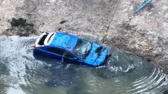 A man has died after his vehicle veered off the road and crashed into a dam at Sawyers Valley near Perth on June 26, 2024. Picture: 7News