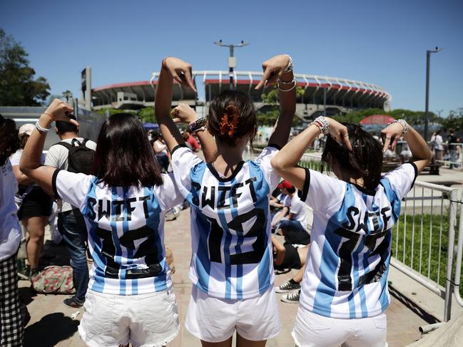 Argentinian Swifties show off their customised shirts before the concert in Buenos Aires. Picture: Emiliano Lasalvia/AFP