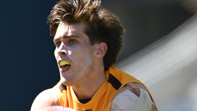 GEELONG, AUSTRALIA - FEBRUARY 17: Will Day of the Hawks handballs during the AFL practice match between Geelong Cats and Hawthorn Hawks at GMHBA Stadium on February 17, 2025 in Geelong, Australia. (Photo by Quinn Rooney/Getty Images)